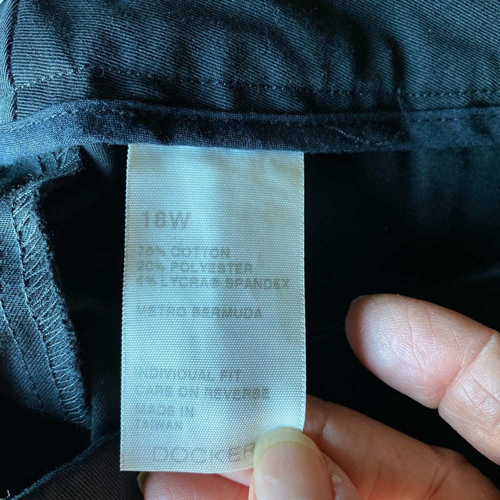 Dockers - Woman’s black (metro bermuda) high rise shorts, Size: 18W - Picture 6 of 7
